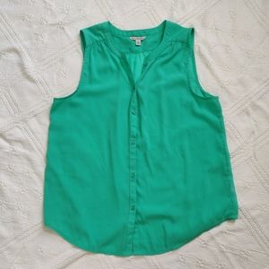 Light teal sleeveless top